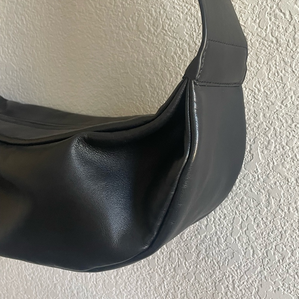 COS Minimal Black Leather Swing Crossbody Bag - Picture 3 of 7